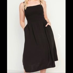 Old Navy smocked bodice midi dress with pockets!